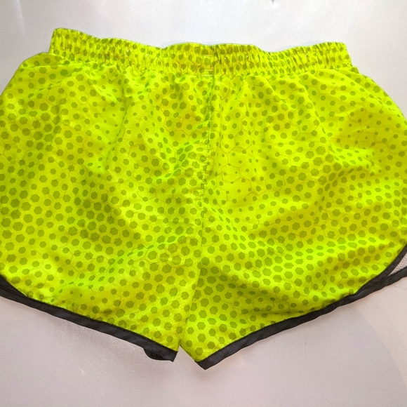 🍍NWOT Under Armour Athletic Shorts🍍 - Picture 3 of 4